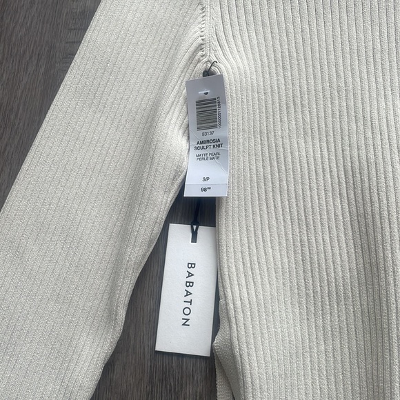 Babaton ambrosia sculpt knit matte pearl top size small - Picture 2 of 3